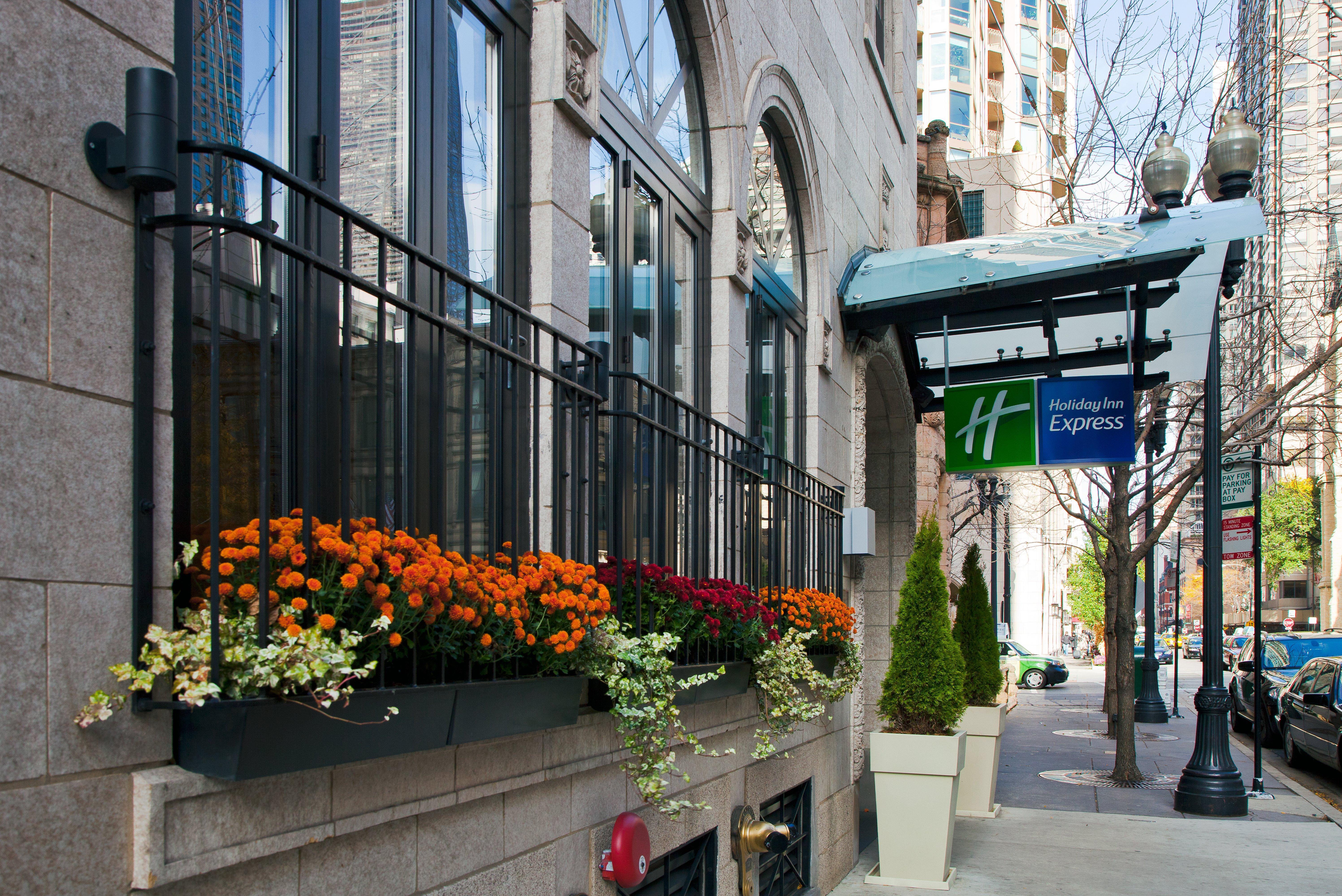 Hyatt Centric Chicago Magnificent Mile Hotel Exterior photo